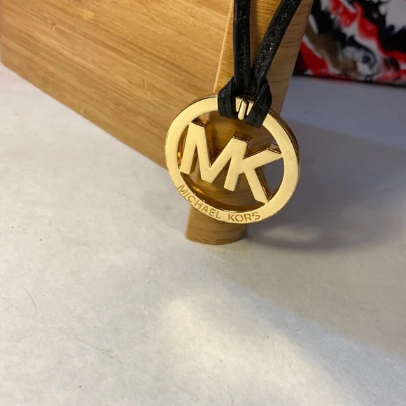 Michael Kors hanger - Picture 3 of 4